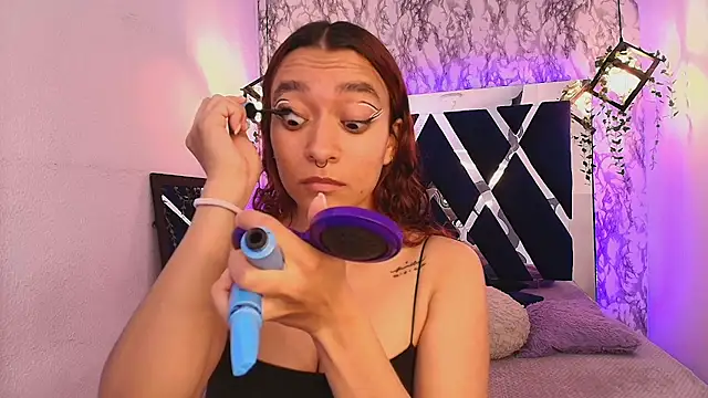 charlotte bluee online show from 10-21-25, 07:47