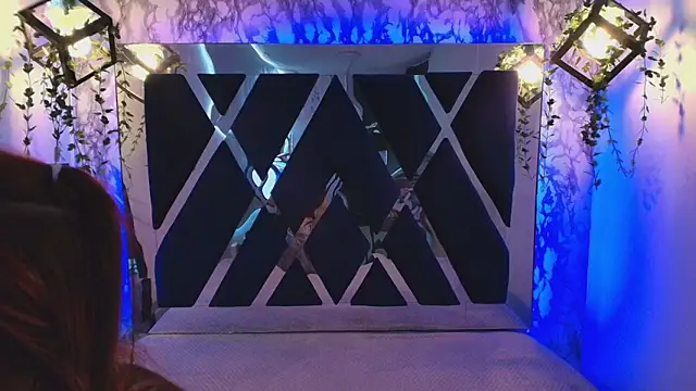 charlotte bluee online show from 11-18-25, 06:45