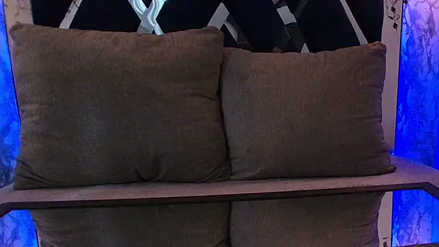 charlotte bluee online show from 11-24-25, 06:51