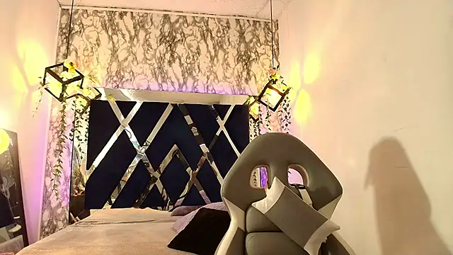charlotte bluee online show from 05-20-26, 06:47