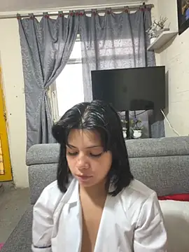 ZafiroKlein online show from 09-18-25, 10:01