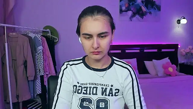 GabriellaMays online show from 03-03-25, 05:20