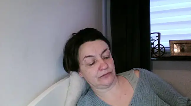 Snapshot of EleanoraMILF chatting on 02-15-25, 06:33 EleanoraMILF online show from 02-15-25, 06:33