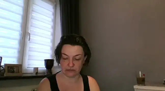 Snapshot of EleanoraMILF chatting on 02-25-25, 07:20 EleanoraMILF online show from 02-25-25, 07:20