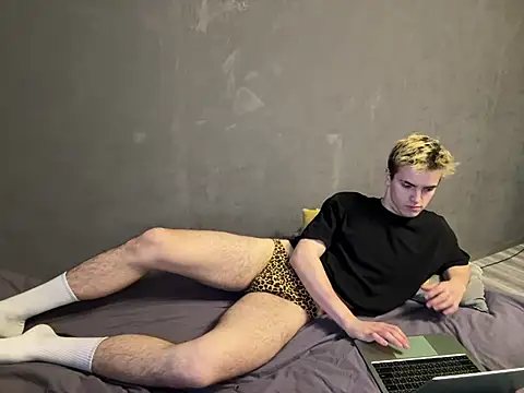 Snapshot of EdwinBlaze chatting on 02-14-25, 11:21 EdwinBlaze online show from 02-14-25, 11:21