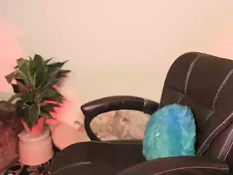 megancatluna online show from 12-18-25, 05:13