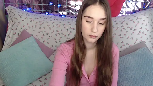 Snapshot of Margarettii chatting on 03-23-25, 05:43 Margarettii online show from 03-23-25, 05:43