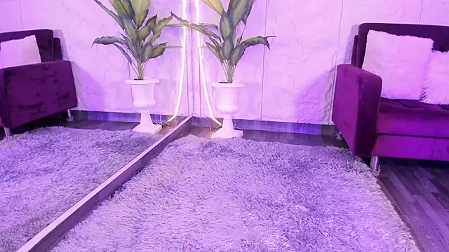 MelanieHillss online show from 12-03-25, 04:09