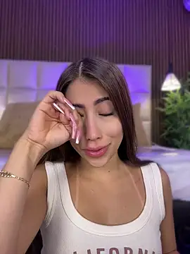 MelanieHillss online show from 07-17-26, 04:08