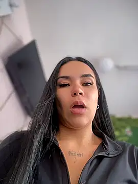 Snapshot of Naatalia chatting on 05-25-26, 04:57 Naatalia online show from 05-25-26, 04:57