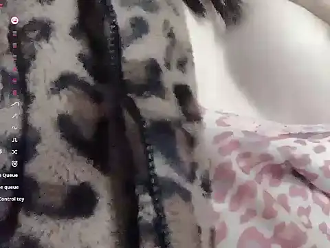 Snapshot of a-lian chatting on 03-08-25, 07:38 a-lian online show from 03-08-25, 07:38