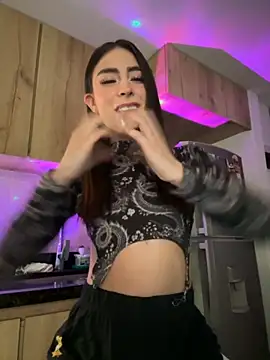 Snapshot of candycami19 chatting on 09-13-25, 03:39 candycami19 online show from 09-13-25, 03:39