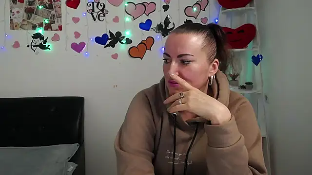 Snapshot of DianaMGG chatting on 02-28-25, 09:04 DianaMGG online show from 02-28-25, 09:04