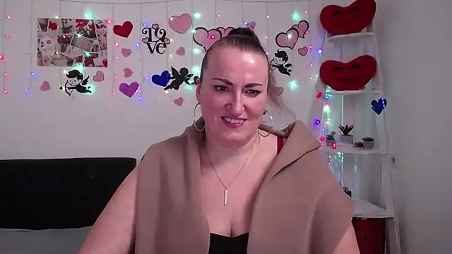 Snapshot of DianaMGG chatting on 03-02-25, 03:27 DianaMGG online show from 03-02-25, 03:27