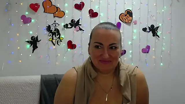 Snapshot of DianaMGG chatting on 03-05-25, 06:12 DianaMGG online show from 03-05-25, 06:12