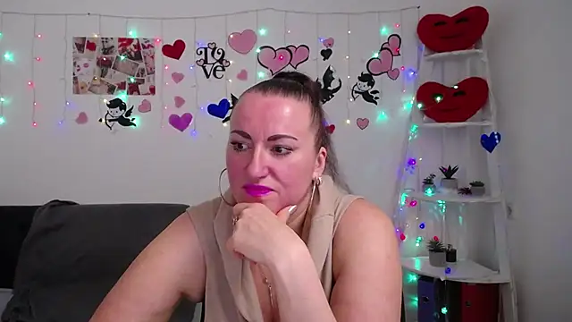Snapshot of DianaMGG chatting on 03-06-25, 09:36 DianaMGG online show from 03-06-25, 09:36