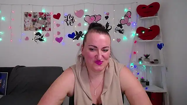 Snapshot of DianaMGG chatting on 03-06-25, 12:41 DianaMGG online show from 03-06-25, 12:41