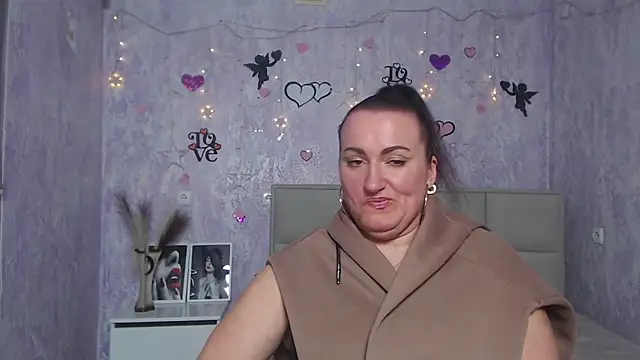 Snapshot of DianaMGG chatting on 03-09-25, 11:58 DianaMGG online show from 03-09-25, 11:58