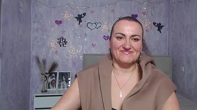 Snapshot of DianaMGG chatting on 03-09-25, 03:05 DianaMGG online show from 03-09-25, 03:05