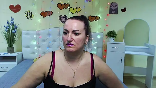 Snapshot of DianaMGG chatting on 03-12-25, 06:40 DianaMGG online show from 03-12-25, 06:40