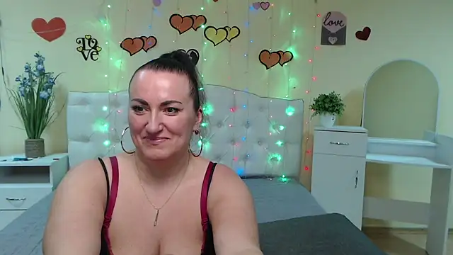 Snapshot of DianaMGG chatting on 03-12-25, 01:08 DianaMGG online show from 03-12-25, 01:08