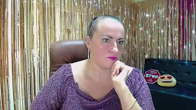 Snapshot of DianaMGG chatting on 10-05-25, 05:22 DianaMGG online show from 10-05-25, 05:22