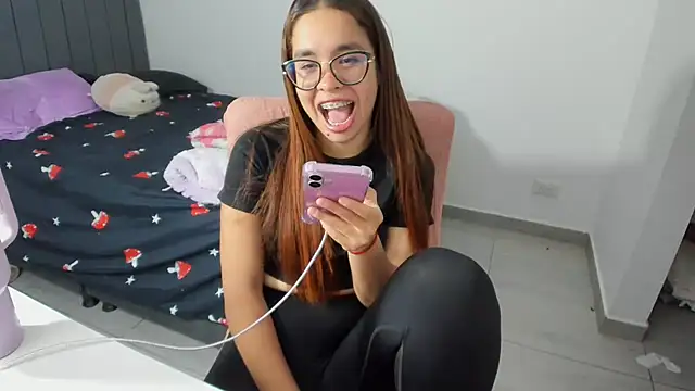 Greciaruiz  online show from 11-15-25, 01:03