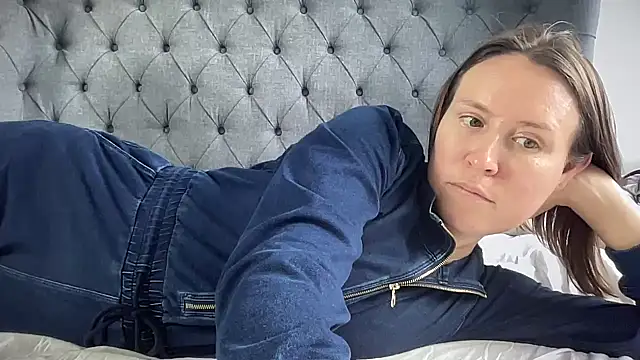 eatmypie69 online show from 11-12-25, 10:48