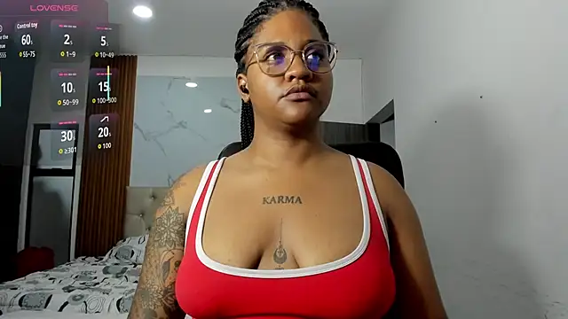 Snapshot of ZahraRose chatting on 04-26-26, 01:47 ZahraRose online show from 04-26-26, 01:47