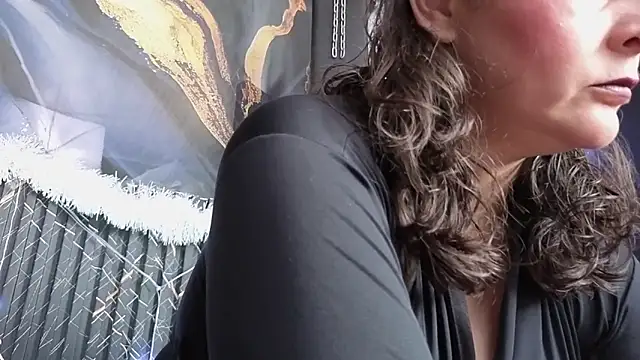 AmandaKovich online show from 12-15-25, 07:29