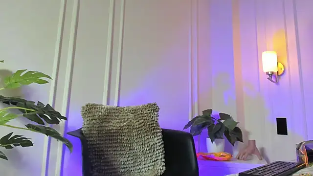 JasmineRoss 1 online show from 10-24-25, 06:04