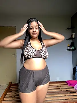 Snapshot of gatinha_18 chatting on 10-27-25, 08:13 gatinha 18 online show from 10-27-25, 08:13