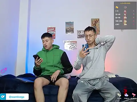 Snapshot of badboys69 chatting on 03-19-25, 01:54 badboys69 online show from 03-19-25, 01:54