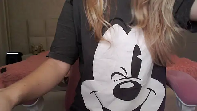 Snapshot of _asley_blond_ chatting on 11-25-25, 10:43 asley blond online show from 11-25-25, 10:43