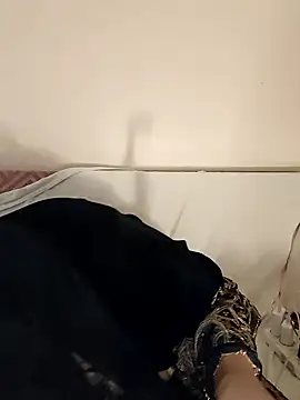 Snapshot of Loly2025 chatting on 11-13-25, 05:45 Loly2025 online show from 11-13-25, 05:45