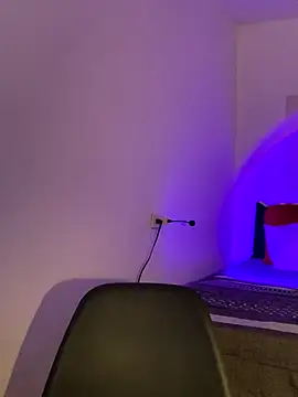 Dahiana Giil online show from 10-29-25, 06:37