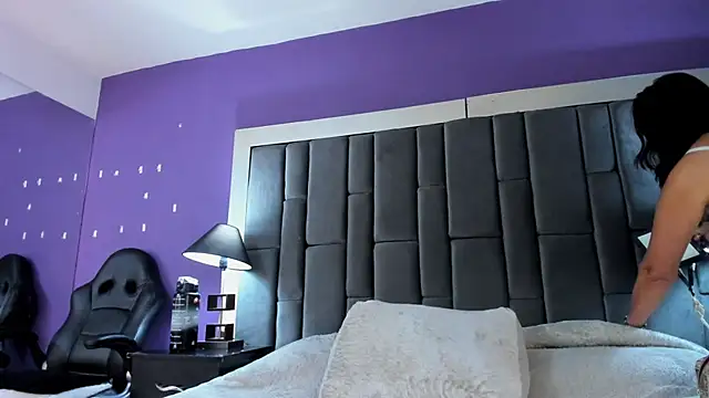 Aisha Nowak online show from 03-04-25, 08:27