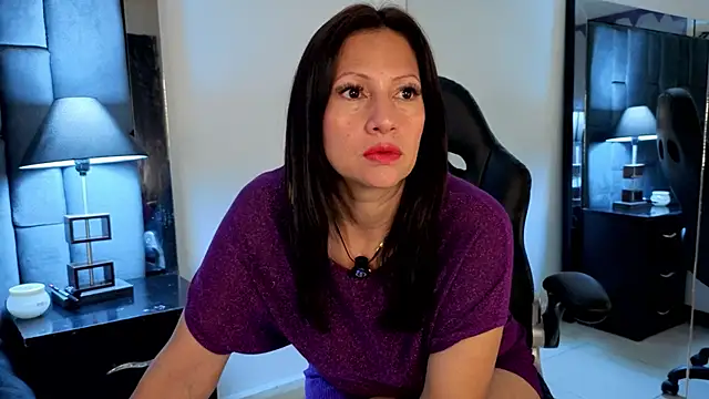 Aisha Nowak online show from 11-07-25, 11:16