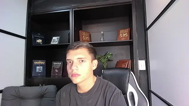 JacobRoberts1 online show from 09-10-25, 02:50