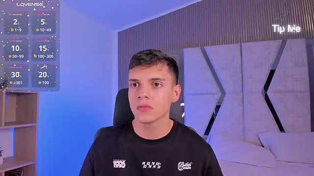 JacobRoberts1 online show from 11-07-25, 09:04