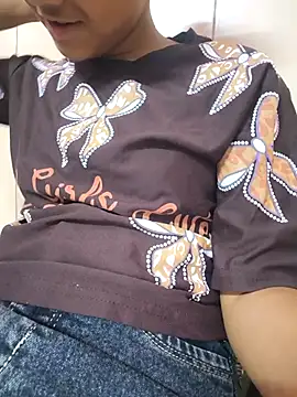 Snapshot of Aaradhna-hoy chatting on 10-08-25, 10:02 Aaradhna-hoy online show from 10-08-25, 10:02