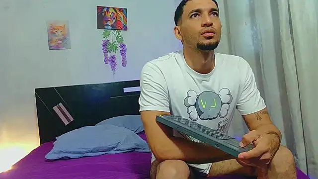 Reina paola online show from 10-28-25, 02:20