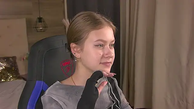 EveMundie online show from 02-15-25, 10:44