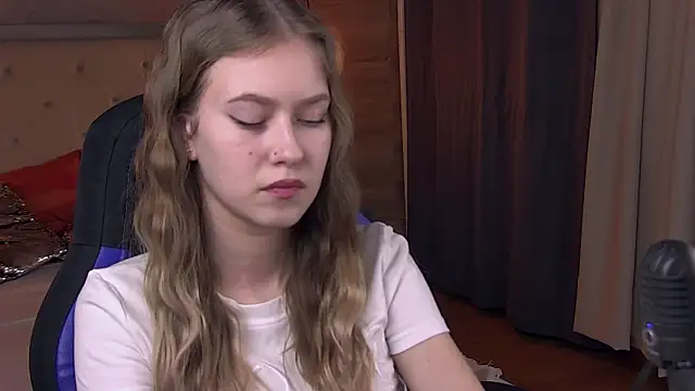 EveMundie online show from 02-21-25, 03:32