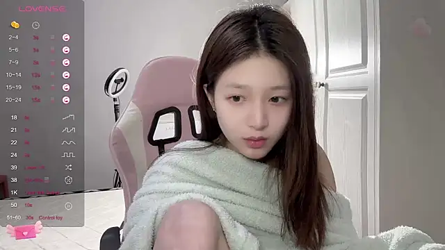 Snapshot of YaYa-521 chatting on 03-12-25, 06:44 YaYa-521 online show from 03-12-25, 06:44