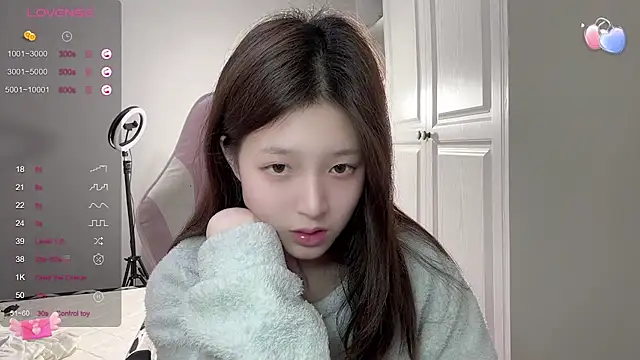 Snapshot of YaYa-521 chatting on 03-18-25, 06:37 YaYa-521 online show from 03-18-25, 06:37