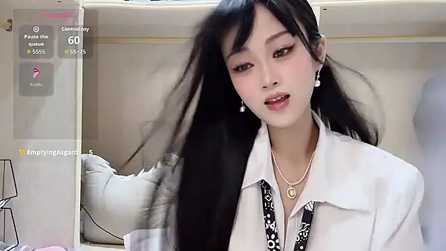 Snapshot of yueyue2003 chatting on 06-11-26, 12:36 yueyue2003 online show from 06-11-26, 12:36