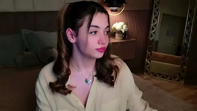 Snapshot of Alice_Deleon chatting on 02-28-25, 12:43 Alice Deleon online show from 02-28-25, 12:43