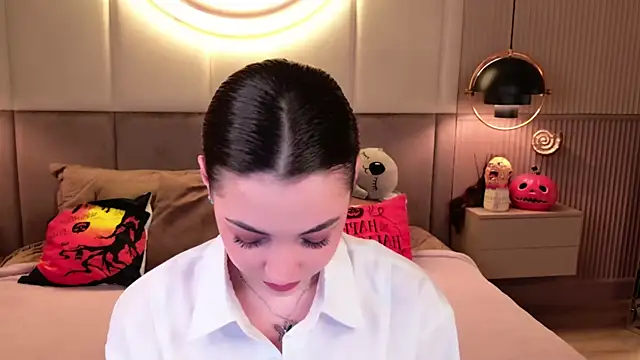 Snapshot of Alice_Deleon chatting on 10-19-25, 06:36 Alice Deleon online show from 10-19-25, 06:36