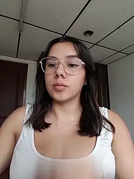 Snapshot of EmmaSulivan chatting on 04-28-26, 08:14 EmmaSulivan online show from 04-28-26, 08:14